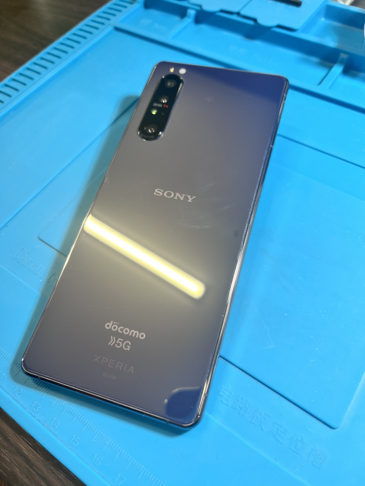 Xperia１Ⅱの背面を開ける